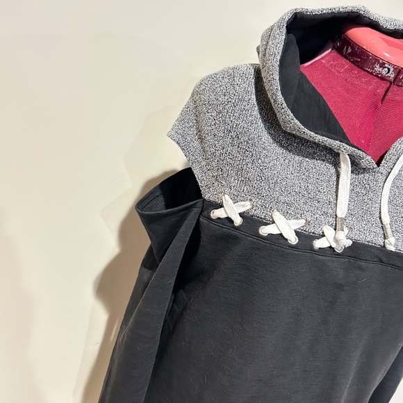 Oxygen Hoodie - Picture 2 of 3